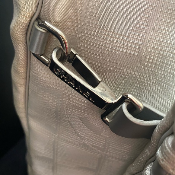 🆕Chanel CC XL Two Way New Travel line w/ Pouch attached😍 - Picture 7 of 15